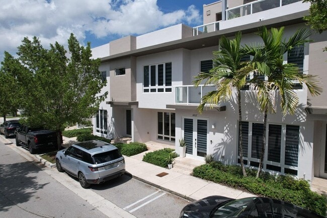 Photo - 6461 NW 103rd Psge