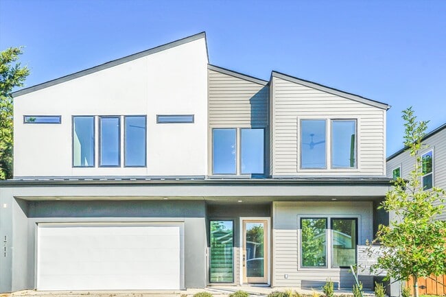 Building Photo - 1711 Nomas St