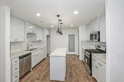 Photo - 7609 Woodford Ave