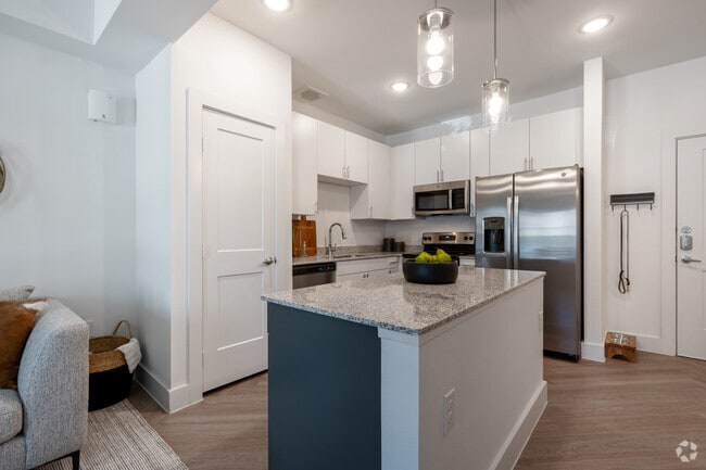 1BR, 1BA - 665SF