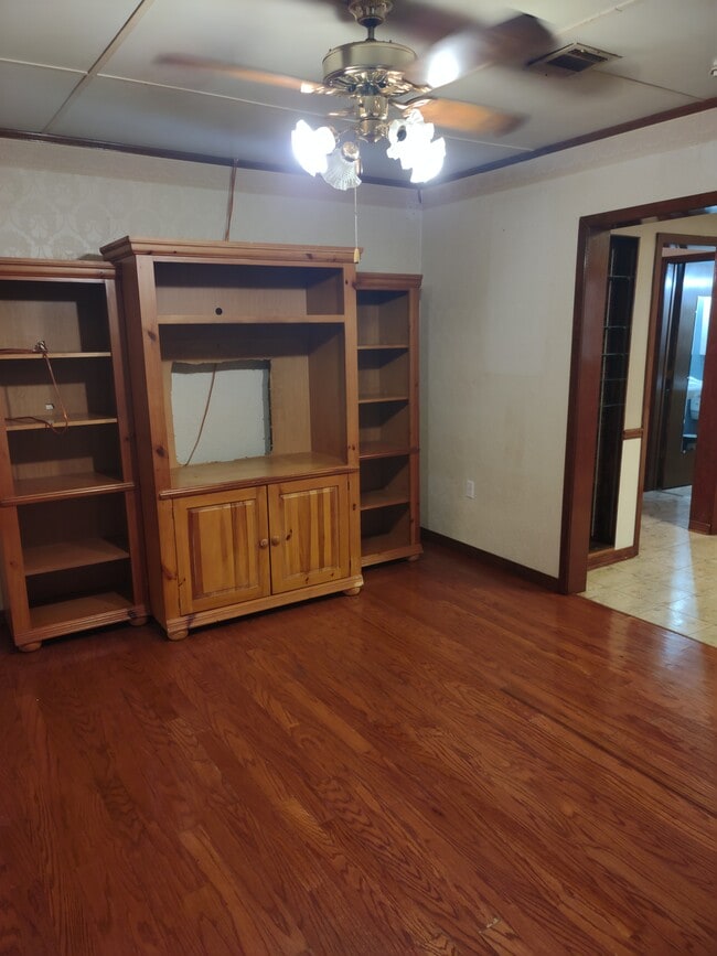 Living Room - 113 Thelma Dr