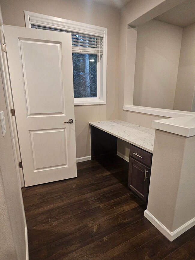 Photo - Spacious 5 Bedroom in Convenient North Creek Ridge, Bothell Location