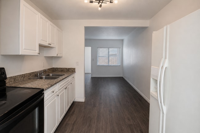 Photo - 1600 Center St