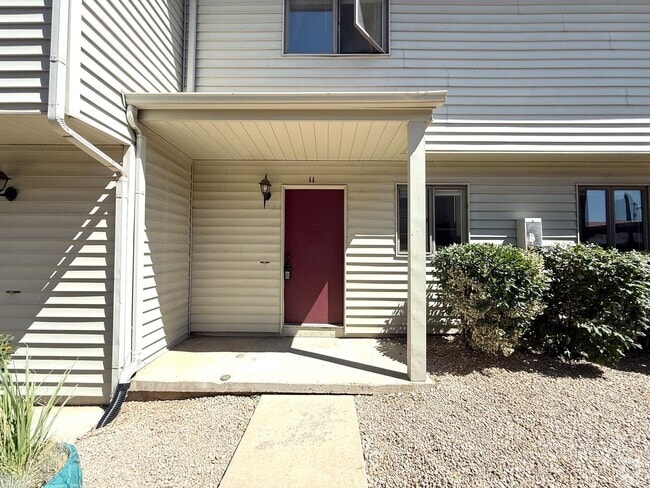 Building Photo - Townhome in Prescott!