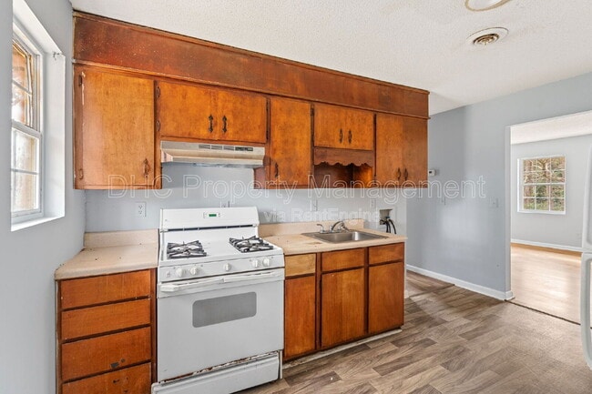 Photo - 6521 Raymond Dr