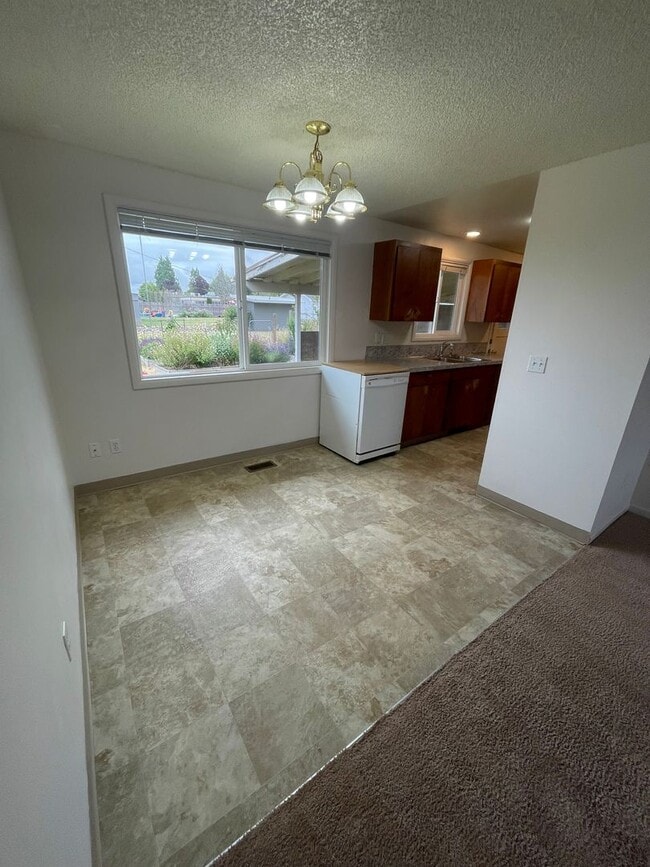 Photo - Great Pet Friendly Two Bedroom Duplex in Lebanon!