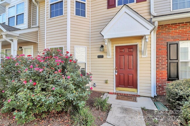 Photo - 915 Par One Ct