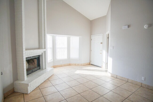 Photo - 10202 Niagara Falls Pl