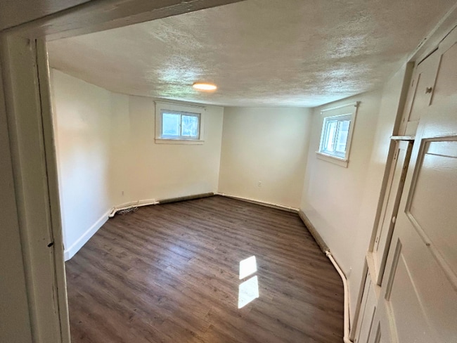 Building Photo - 404 Maple St Rental