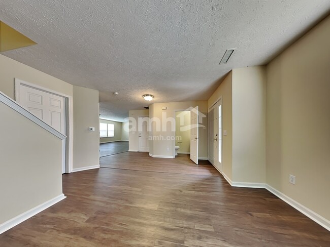 5813 Columbia Cir