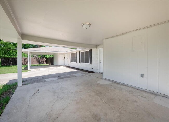 Photo - 908 W Lamar Ave