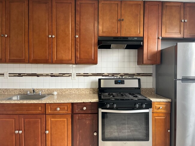 Building Photo - 64 Rutgers Ave Unit 2