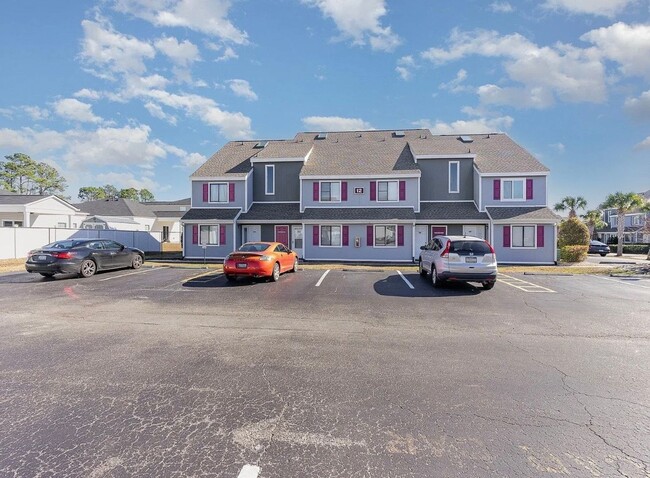 Building Photo - Fully furnished condo minutes from the beach!