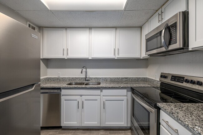 2BR 2BA 1000 SF: Kitchen - Red Lion