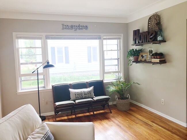 Sala de estar - 7570 Fase St SE