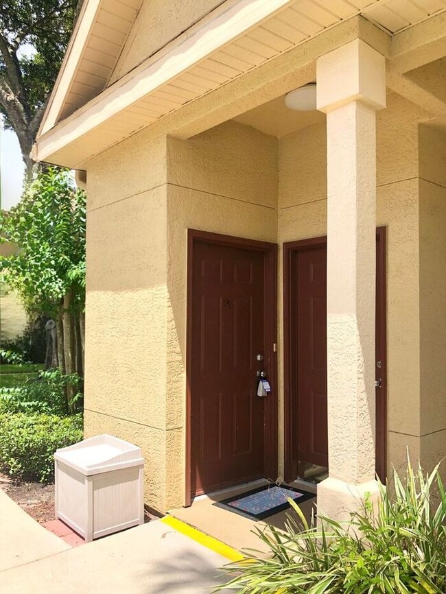 Building Photo - Stylish 3/2 Corner-Unit Condo with Resort ...