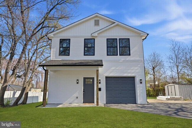 6 Starlight Ln