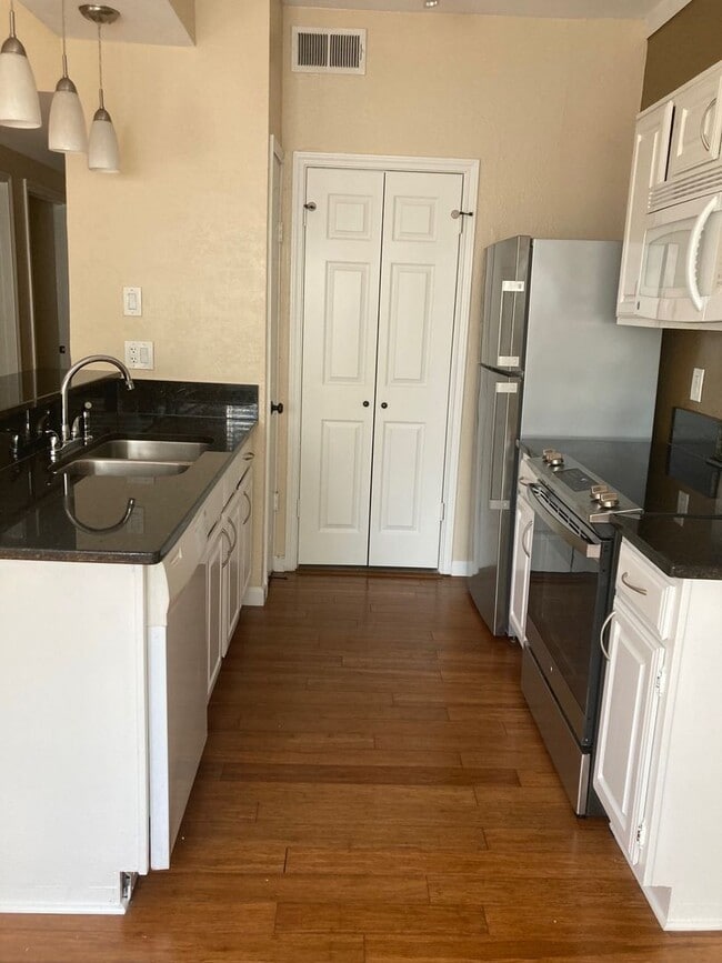 Photo - Renovated 2 Bedroom Condo at The Oaks of Lakewood