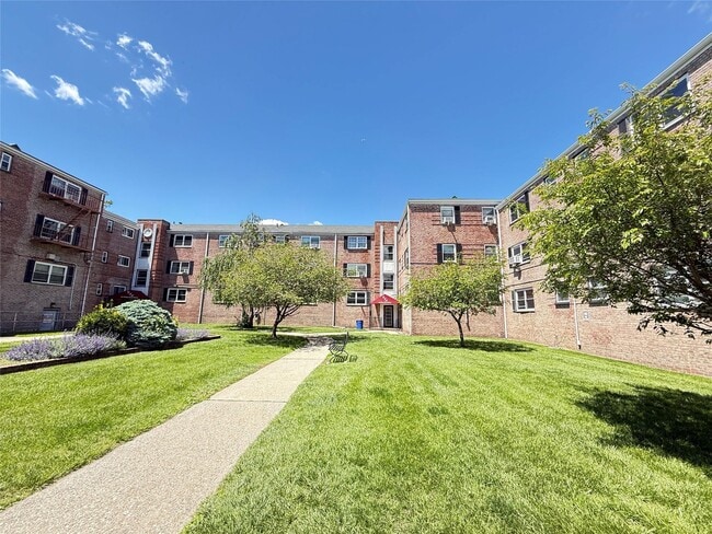 Photo - 6604 Grand Central Pkwy Unidad 1C Rental