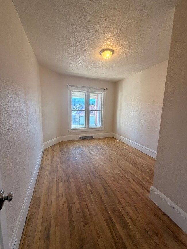 Building Photo - 223 N Alabama St Unit 223 N Alabama Duplex