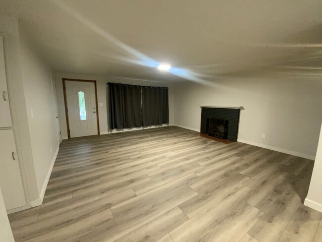 Photo - Newly renovated Lakewood Gem - Modern Comf...