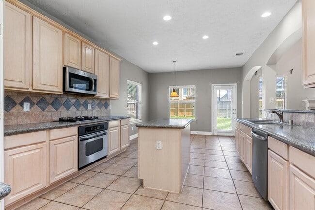 Building Photo - 3531 Shoreview Ln