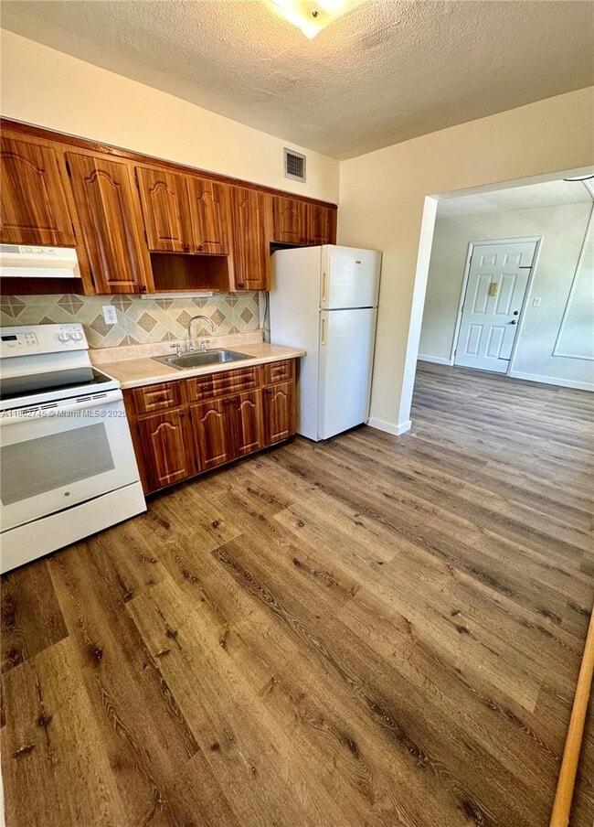 Building Photo - 4080 SW 2nd Terrace Unit 4