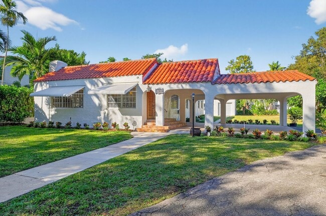 Photo - 1305 Alhambra Cir