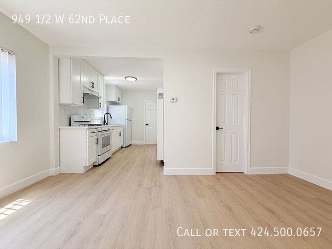 Building Photo - 949 1/2 W 62nd Place-