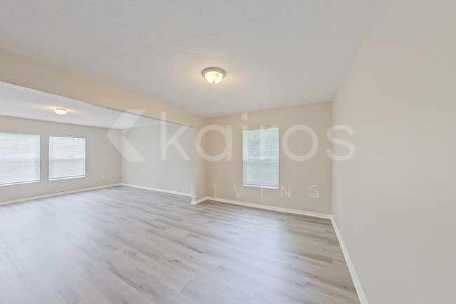 Photo - 21 Philmont Ln