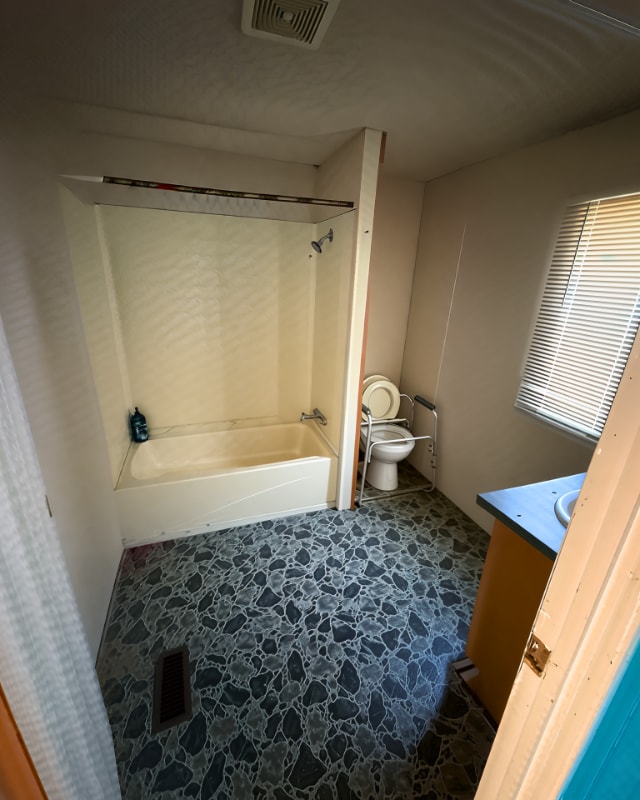 Photo - 905 W 37th Ave