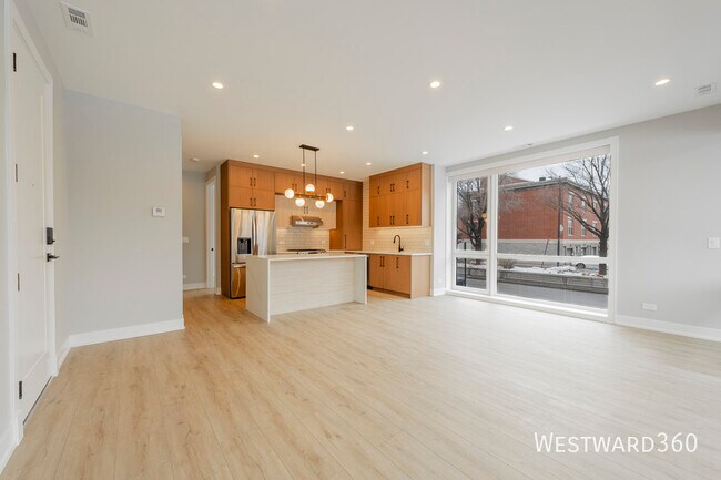 Photo - 2355 W Flournoy St Unidad #102