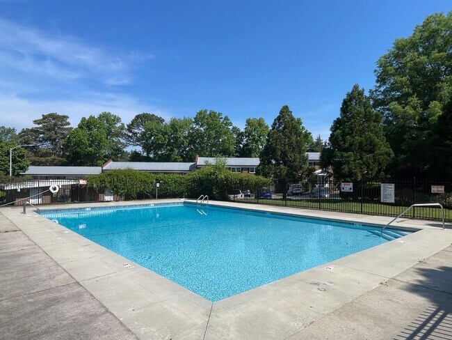 400 Davie Rd