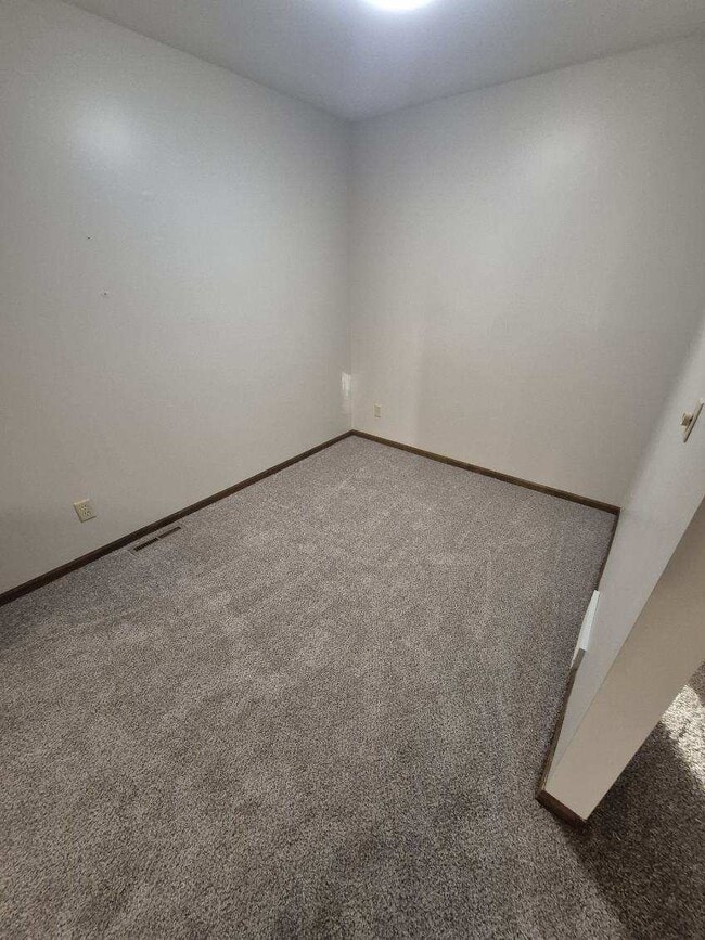 Photo - 4908 Russell St