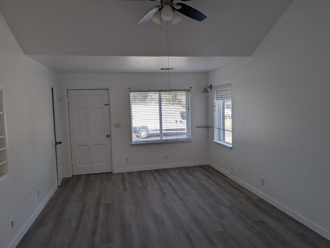 Photo - 2305 Woolner Ave