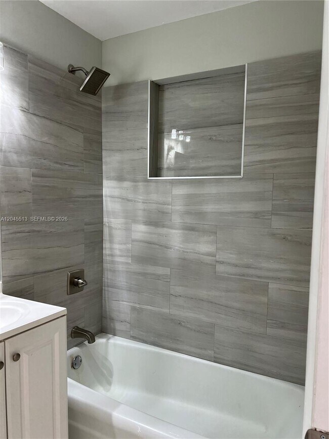 Photo - 325 SW 14th Ct Unidad C