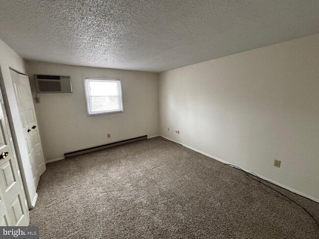 Photo - 2009 N Susquehanna Trail Unidad B