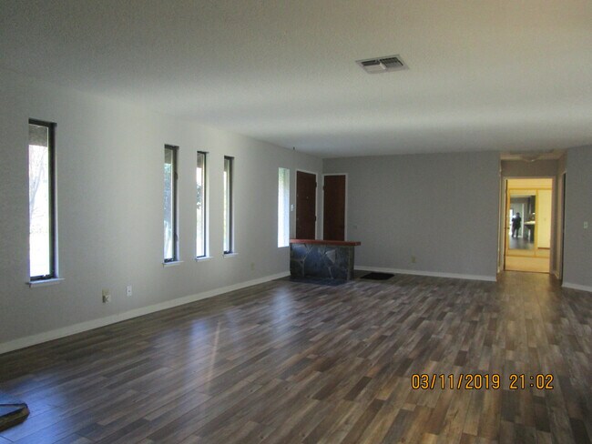 Photo - INCREDIBLE LOCATION!!! Quaint and Quiet an...