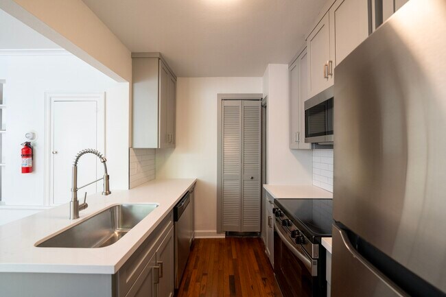 Building Photo - 1917 Prospect St Unit 1