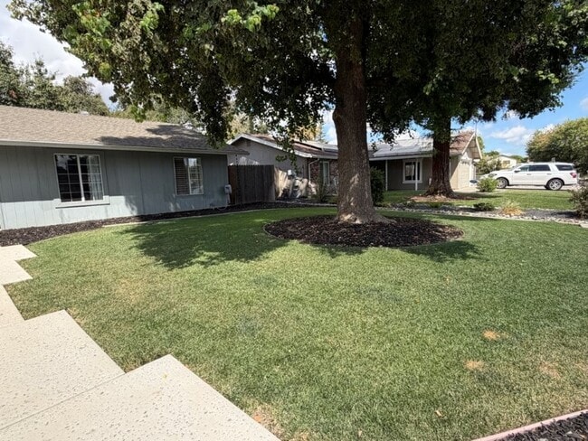 Photo - 1604 Amherst Way