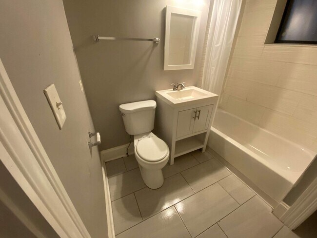 Photo - 406 W 77th St Unidad 312