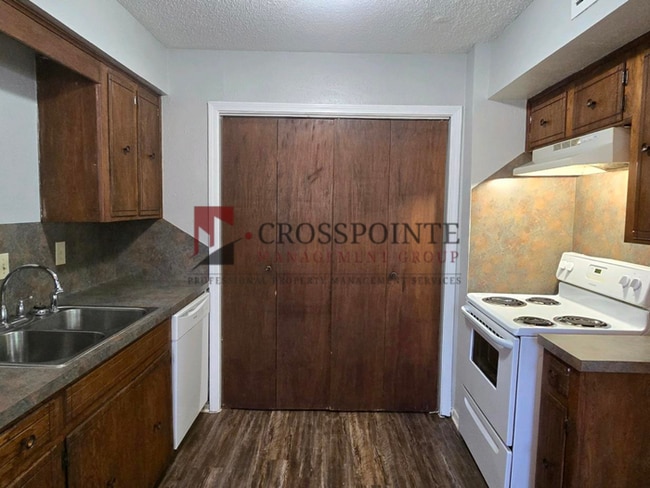 Photo - Available! 2 Bedroom 1 Bath Townhome in White Oak!