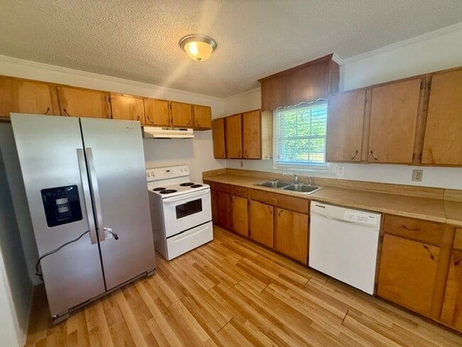Photo - Three bedroom, 1 bath brick ranch in Liberty