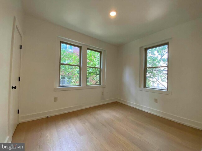 Building Photo - 3126 16th St NW Unit 4