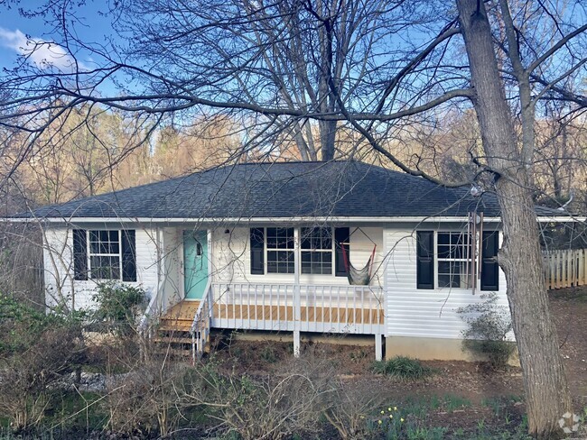 Building Photo - Great East Asheville Location! Reynolds Sc... Rental