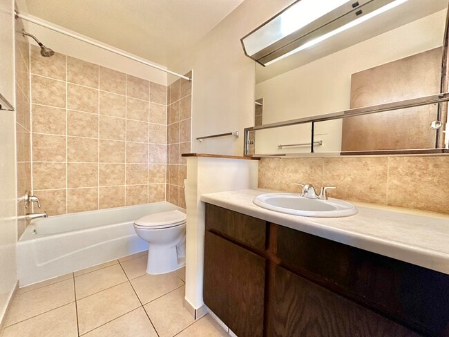 Photo - 1814 Greenway Cross Unit 2
