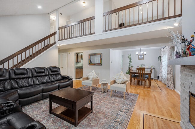 Photo - 1347 Rose Blvd