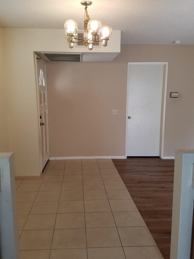 Building Photo - 13294 Wimberly Sq Unit Stoneybrook