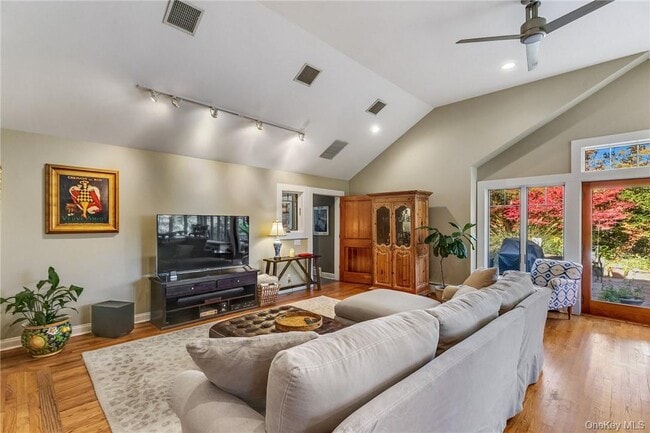 Photo - 4 Valley Trail