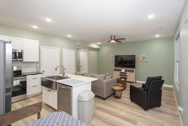 Photo - 2014 Cherry St